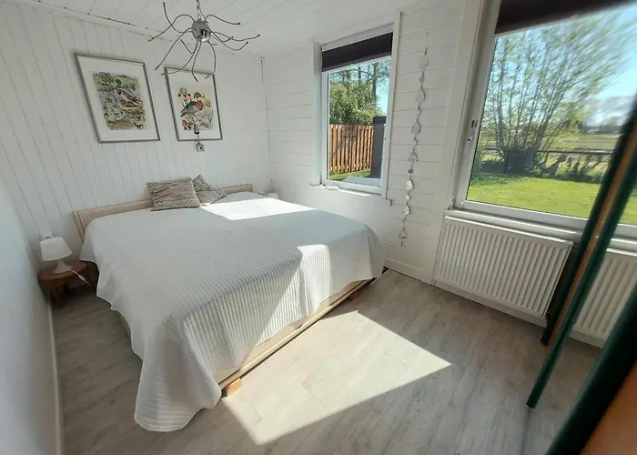 3 Bedrooms, 5 Beds, Beautiful Garden Feriehus *