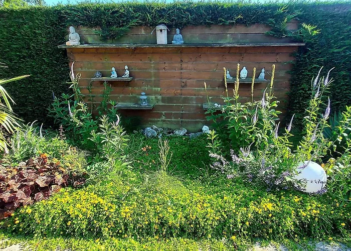 3 Bedrooms, 5 Beds, Beautiful Garden