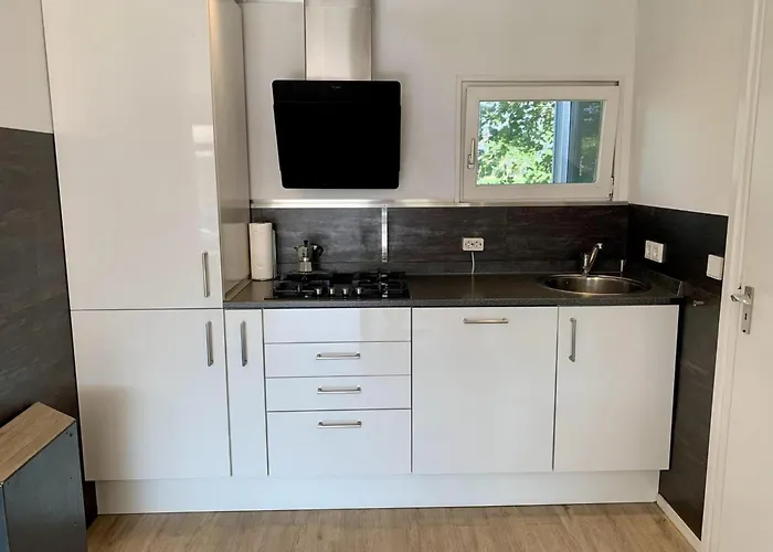 3 Bedrooms, 5 Beds, Beautiful Garden Feriehus