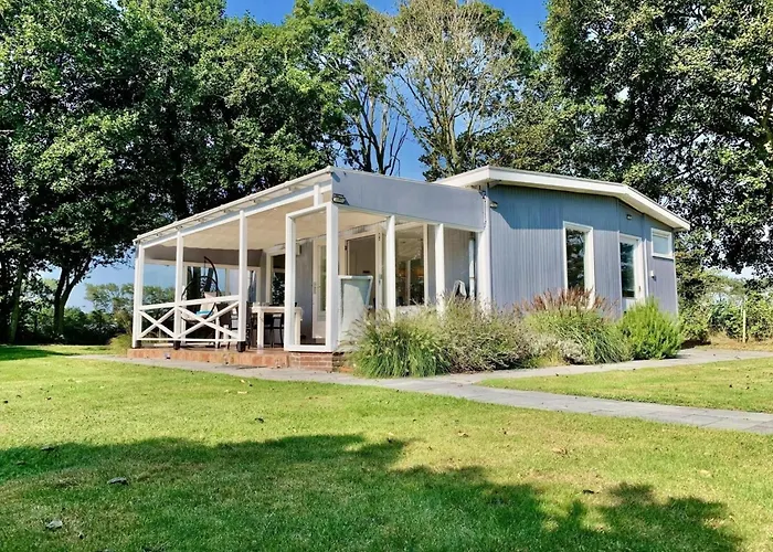 3 Bedrooms, 5 Beds, Beautiful Garden * Sint Maartensvlotbrug