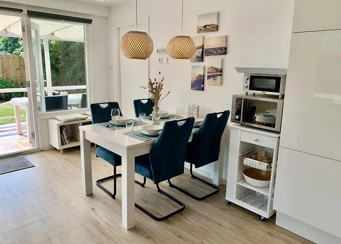 Feriehus 3 Bedrooms, 5 Beds, Beautiful Garden *