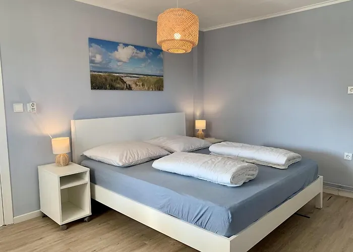 3 Bedrooms, 5 Beds, Beautiful Garden *