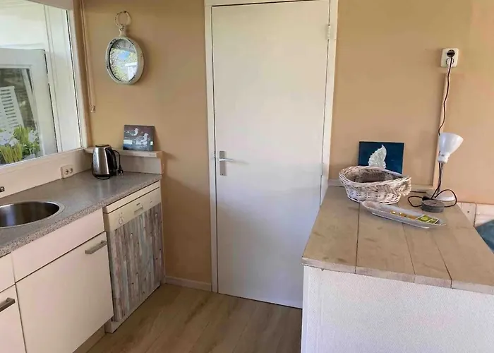 3 Bedrooms, 5 Beds, Beautiful Garden