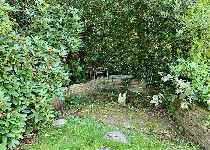 3 Bedrooms, 5 Beds, Beautiful Garden