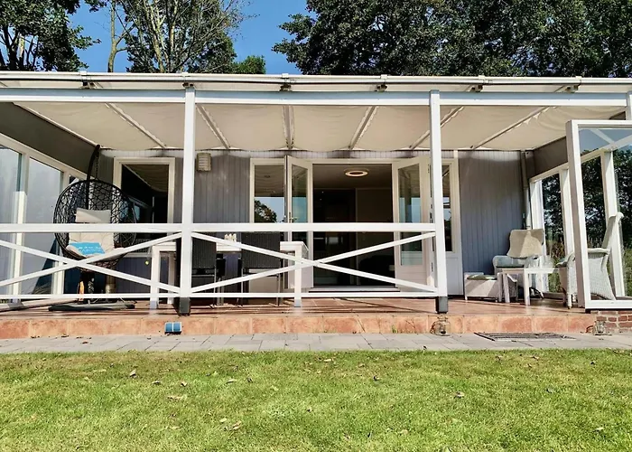 3 Bedrooms, 5 Beds, Beautiful Garden Feriehus