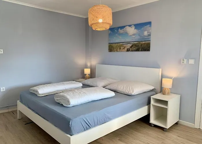 3 Bedrooms, 5 Beds, Beautiful Garden *