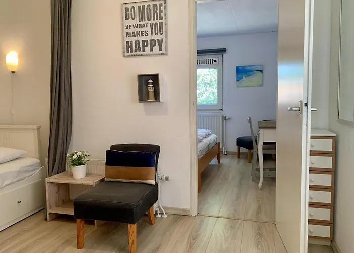 3 Bedrooms, 5 Beds, Beautiful Garden Prázdninový dům Sint Maartensvlotbrug