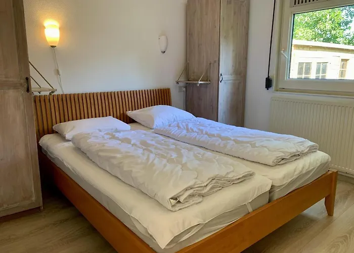 3 Bedrooms, 5 Beds, Beautiful Garden