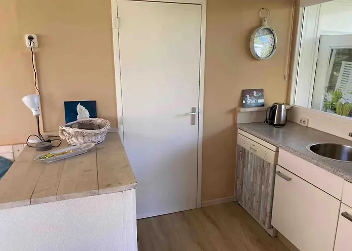 3 Bedrooms, 5 Beds, Beautiful Garden Feriehus