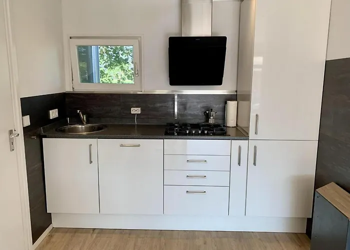 3 Bedrooms, 5 Beds, Beautiful Garden Feriehus