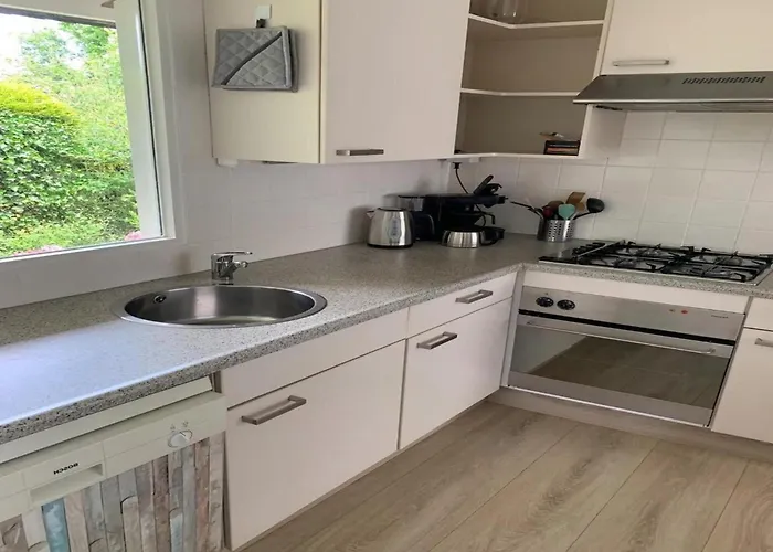 Feriehus 3 Bedrooms, 5 Beds, Beautiful Garden Sint Maartensvlotbrug