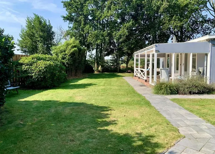 3 Bedrooms, 5 Beds, Beautiful Garden Feriehus