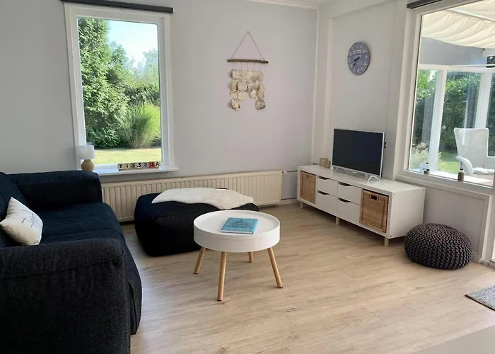 Feriehus 3 Bedrooms, 5 Beds, Beautiful Garden *