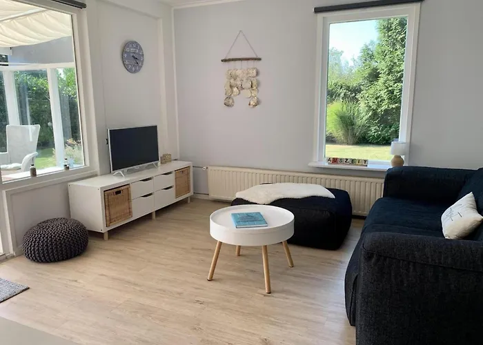 3 Bedrooms, 5 Beds, Beautiful Garden