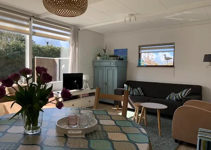 3 Bedrooms, 5 Beds, Beautiful Garden *