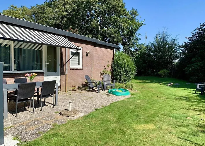 3 Bedrooms, 5 Beds, Beautiful Garden Feriehus