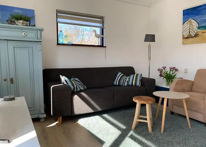 3 Bedrooms, 5 Beds, Beautiful Garden *