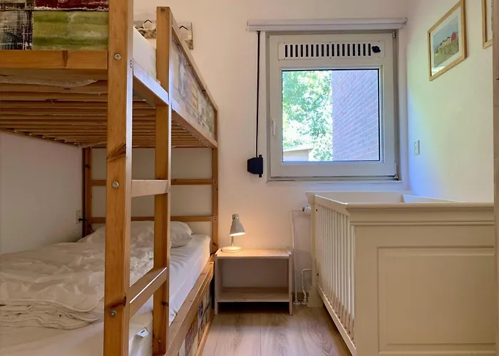 3 Bedrooms, 5 Beds, Beautiful Garden