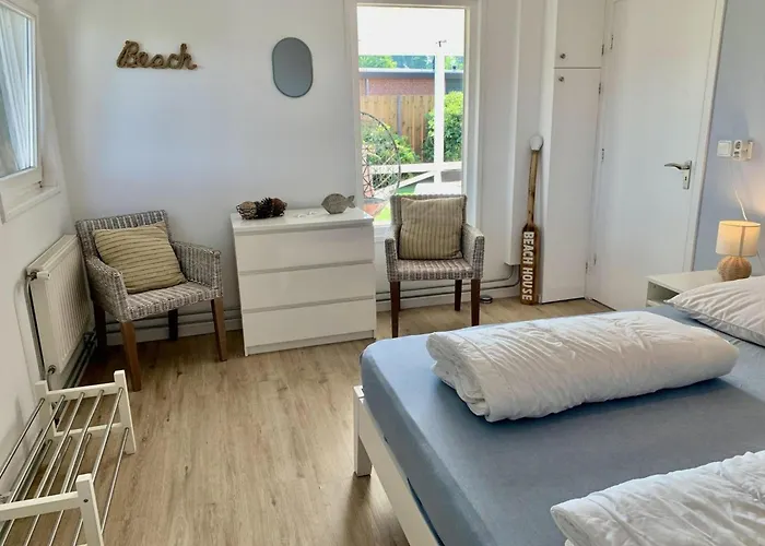 3 Bedrooms, 5 Beds, Beautiful Garden Feriehus