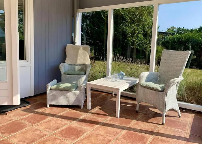 3 Bedrooms, 5 Beds, Beautiful Garden *