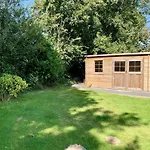 3 Bedrooms, 5 Beds, Beautiful Garden Ferienhaus