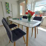 3 Bedrooms, 5 Beds, Beautiful Garden Vakantiehuis Sint Maartensvlotbrug