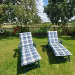 Ferienhaus 3 Bedrooms, 5 Beds, Beautiful Garden *