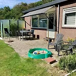 3 Bedrooms, 5 Beds, Beautiful Garden