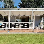 3 Bedrooms, 5 Beds, Beautiful Garden Ferienhaus