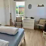3 Bedrooms, 5 Beds, Beautiful Garden