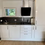 3 Bedrooms, 5 Beds, Beautiful Garden Ferienhaus