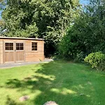 3 Bedrooms, 5 Beds, Beautiful Garden Ferienhaus