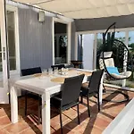3 Bedrooms, 5 Beds, Beautiful Garden Ferienhaus