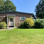 3 Bedrooms, 5 Beds, Beautiful Garden Ferienhaus