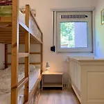 3 Bedrooms, 5 Beds, Beautiful Garden