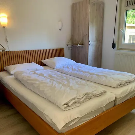 Vakantiehuis 3 Bedrooms, 5 Beds, Beautiful Garden