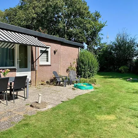 3 Bedrooms, 5 Beds, Beautiful Garden * Sint Maartensvlotbrug