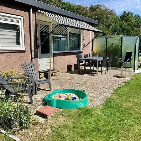 Vakantiehuis 3 Bedrooms, 5 Beds, Beautiful Garden