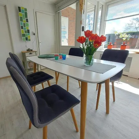 3 Bedrooms, 5 Beds, Beautiful Garden Ferienhaus Sint Maartensvlotbrug